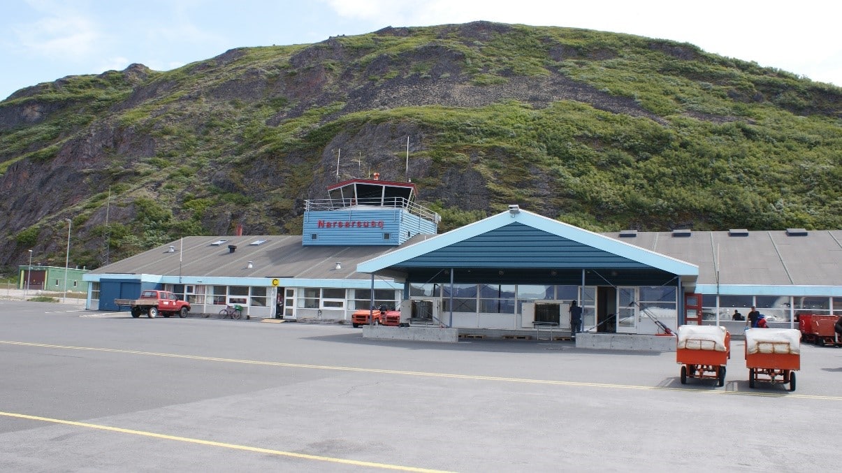 De mystiske lys ved Narsarsuaq ses inden for et relativt afgrænset område i luften over fjeldene mod nordøst.